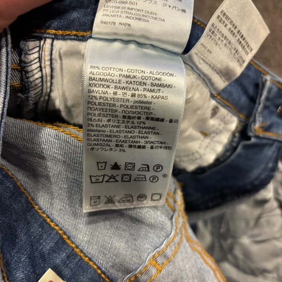 Levi's Women's Classic Midrise Skinny Jeans - Picture 4 of 6